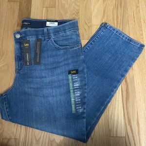Lee NWT Flex Motion Jeans. Straight Leg. Sz 20W Petite.
